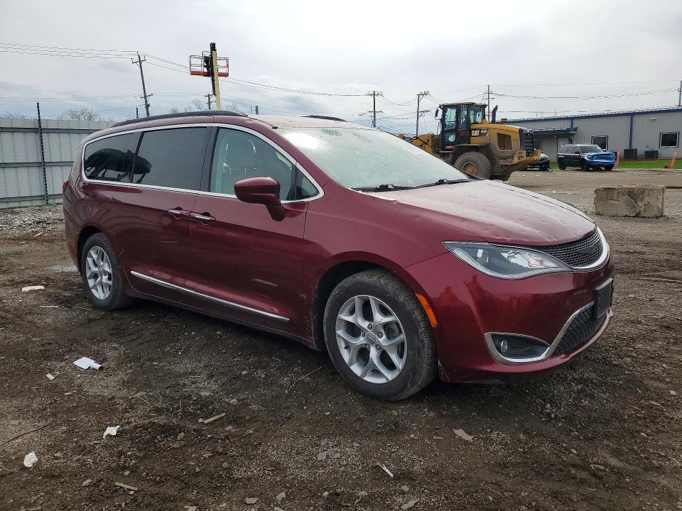 2017 Chrysler Pacifica Touring l