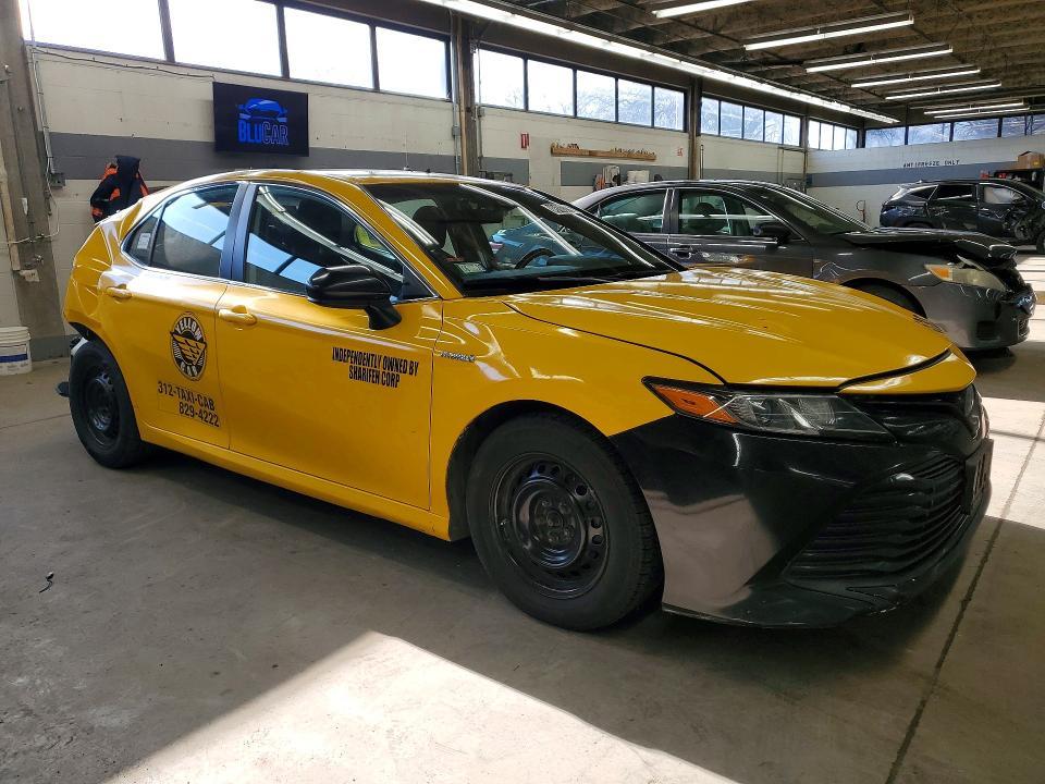 2019 Toyota Camry Hybrid le