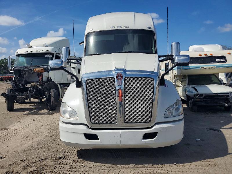 2020 Kenworth T680 Semi Truck