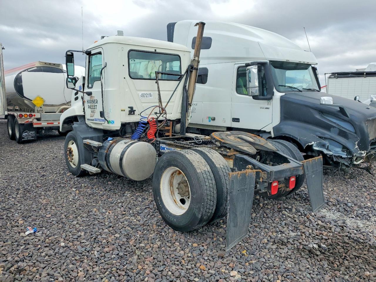 2011 Mack CXU612 Semi Truck