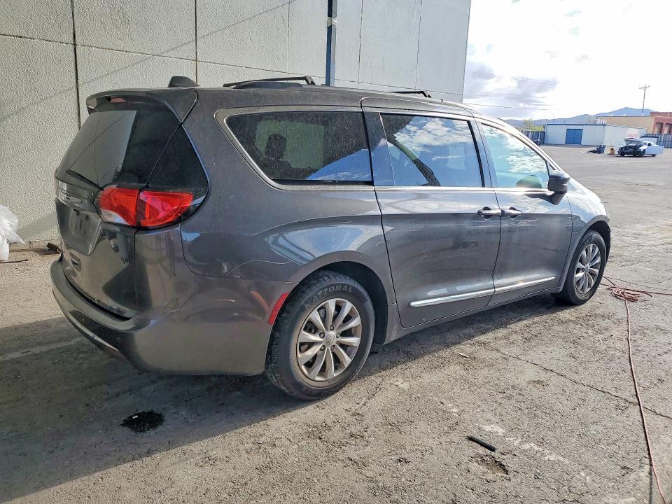 2017 Chrysler Pacifica Touring l