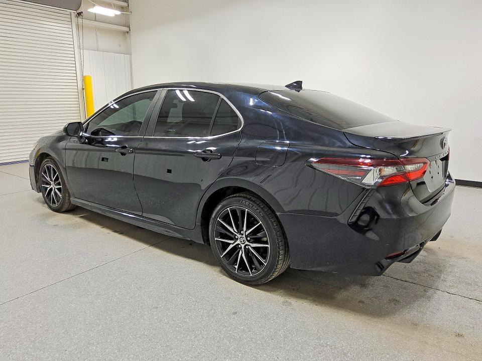 2021 Toyota Camry se