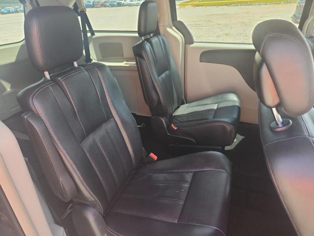 2016 Chrysler Town & Country Touring