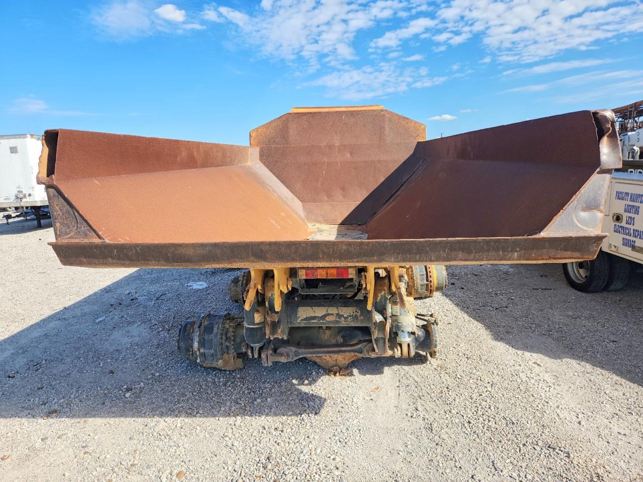 2010 Komatsu HM400-2-Articulated Haul Truck
