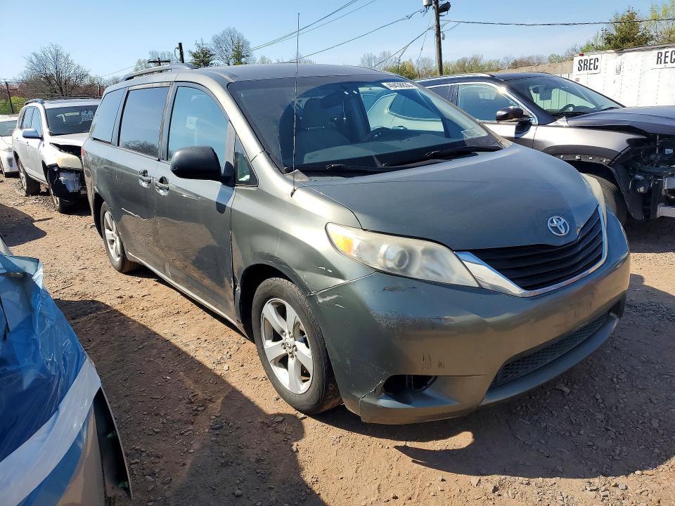 2011 Toyota Sienna le