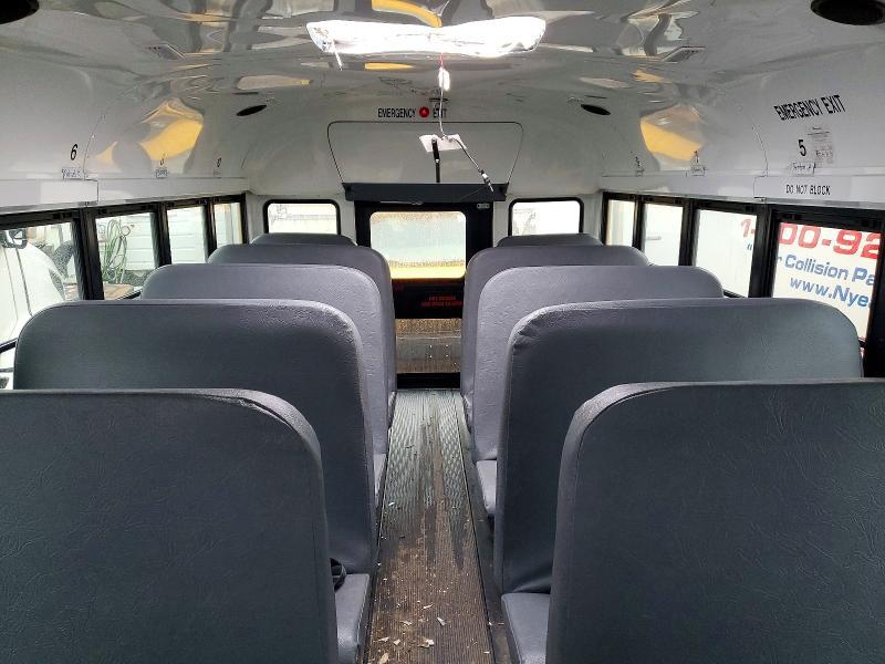 2022 Ford Econoline E450 Super Duty Cutaway Van