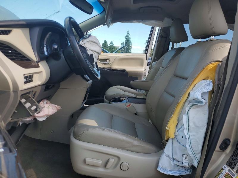 2016 Toyota Sienna xle 8-passenger