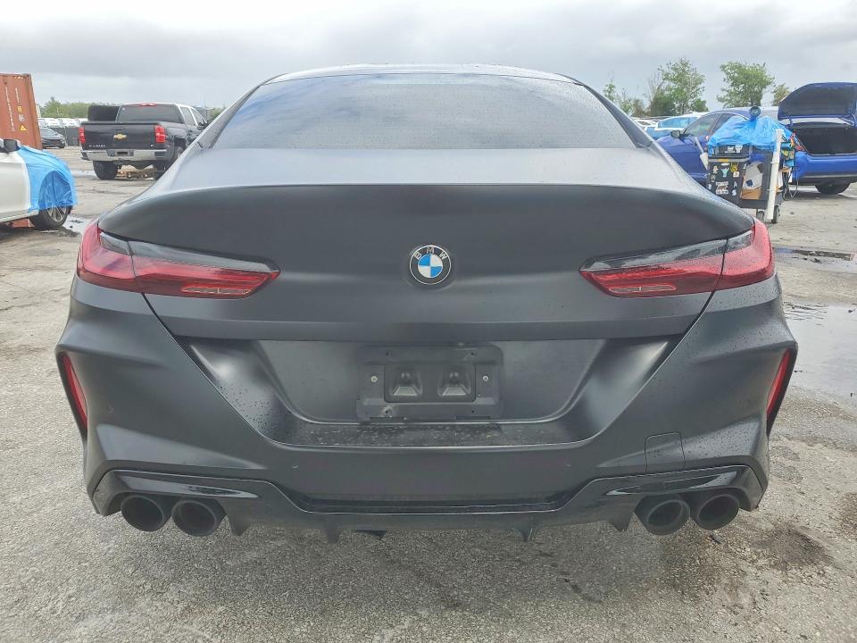 2022 BMW M8