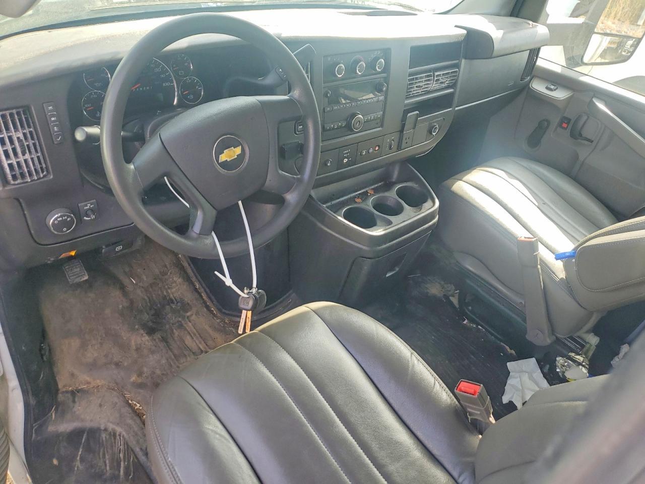 2020 Chevrolet Express BOX Truck