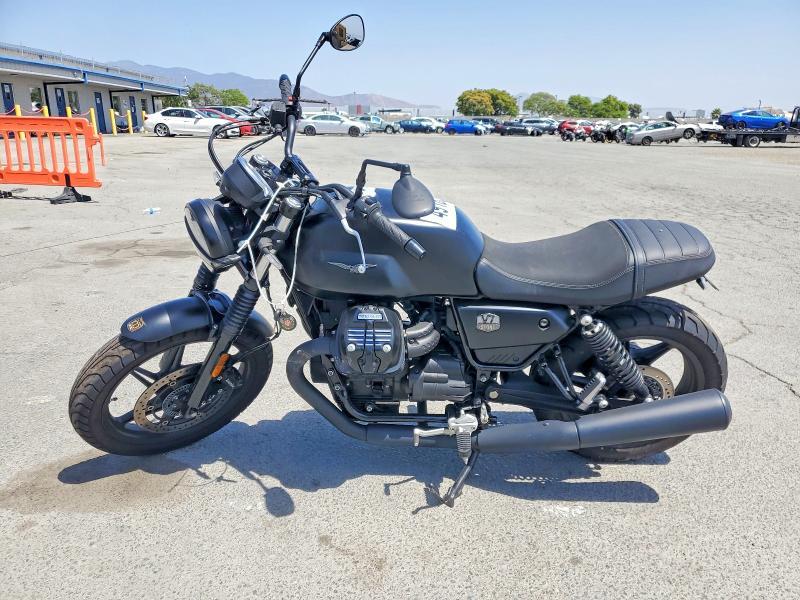 2021 Moto Guzzi V7 Stone