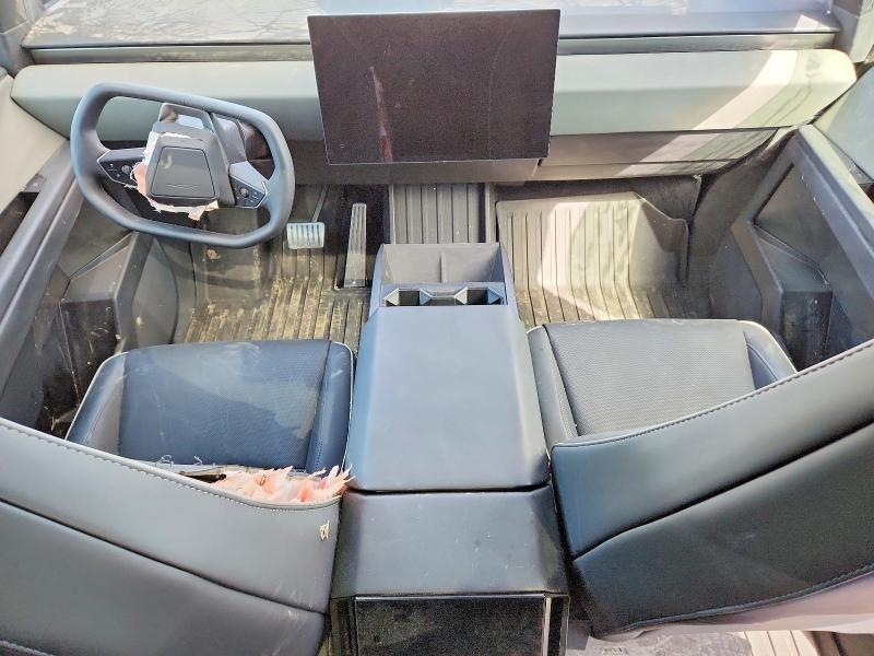 2025 Tesla Cybertruck