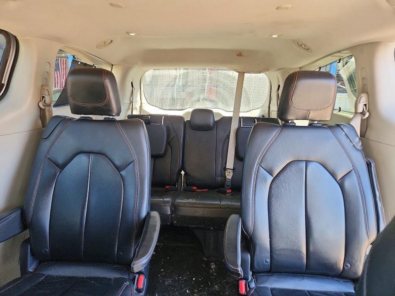 2017 Chrysler Pacifica Touring l