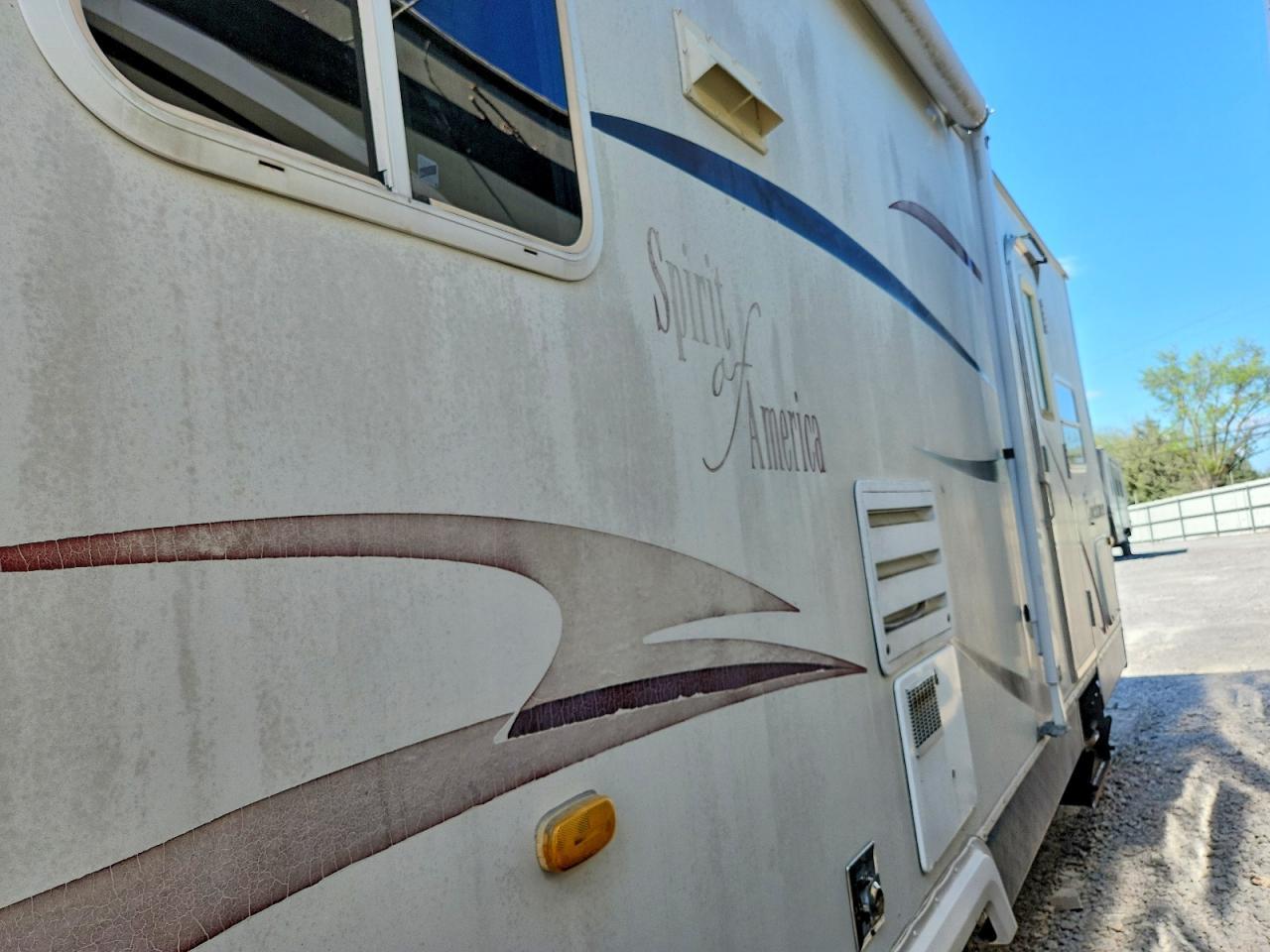 2006 Coachmen Camper