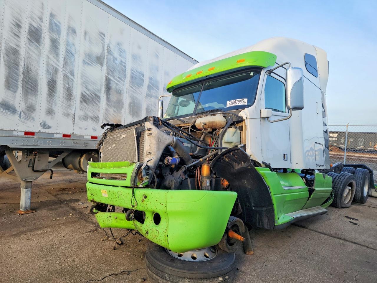 2014 Freightliner Columbia Semi Truck