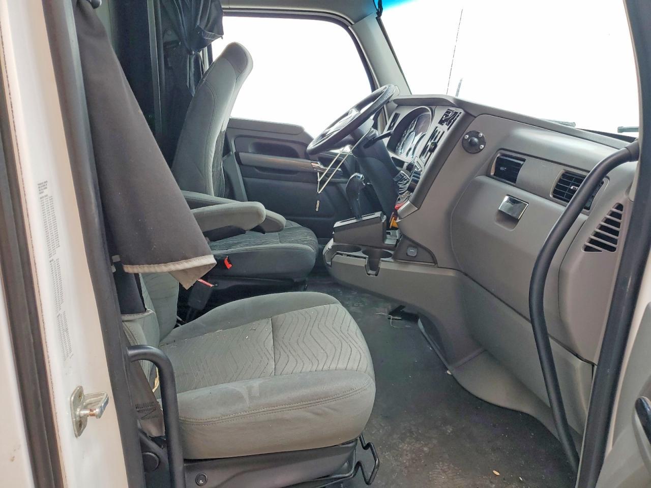 2015 Kenworth Construction T680