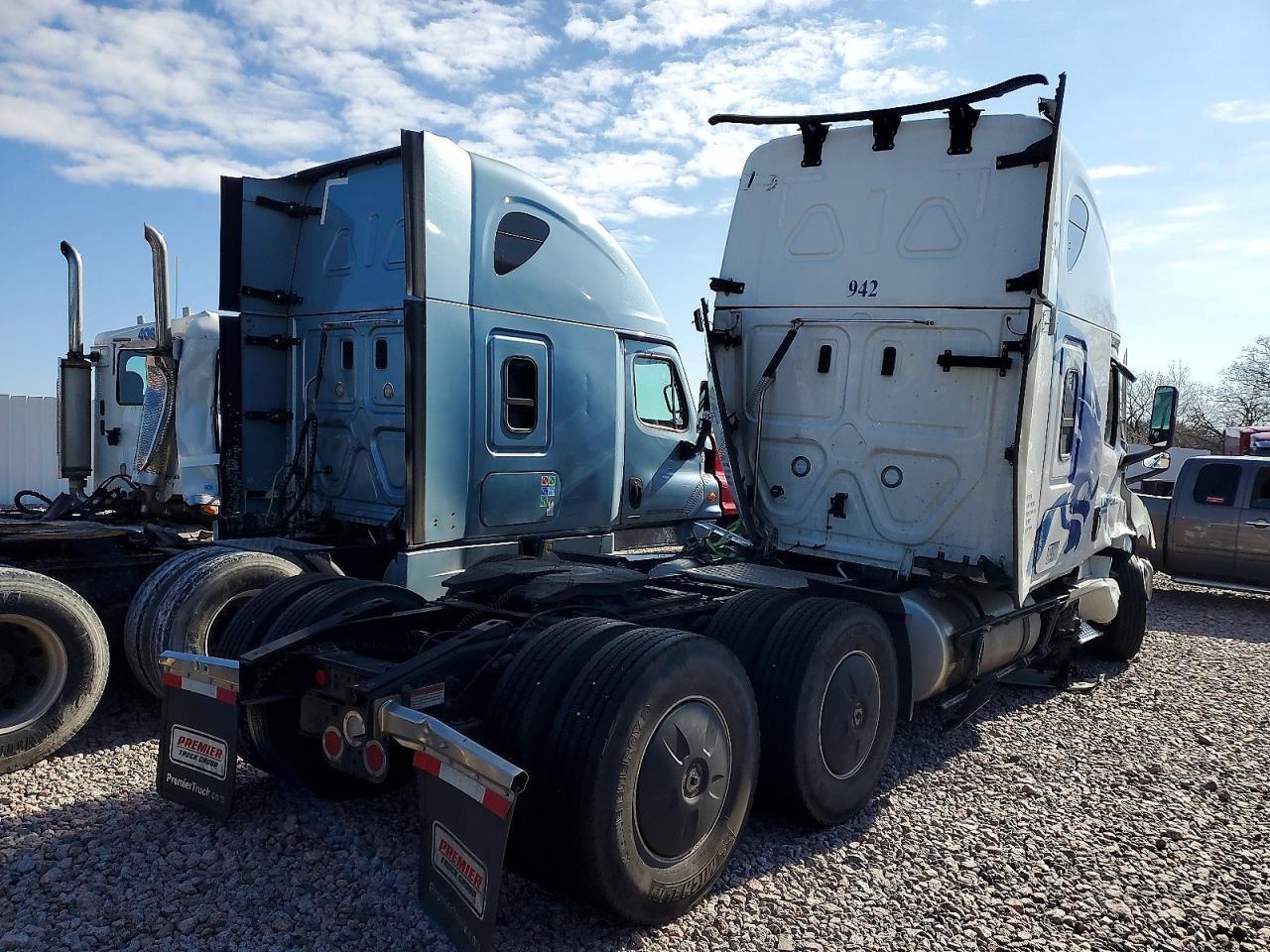 2025 Freightliner Cascadia 126