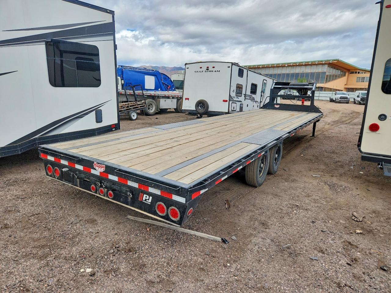 2026 PJ Gooseneck Flatbed