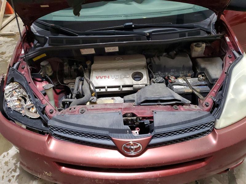 2004 Toyota Sienna le 8 Passenger
