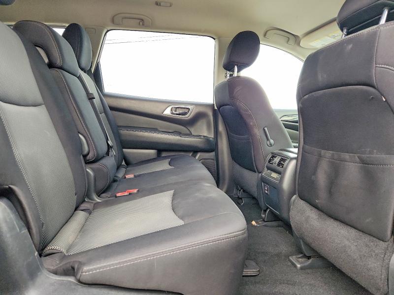 2018 Nissan Pathfinder sv