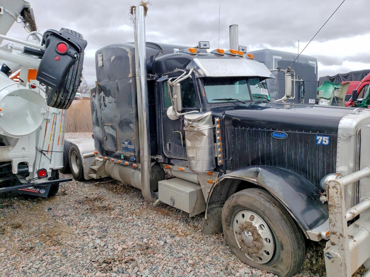 2007 Peterbilt 379 Semi Truck