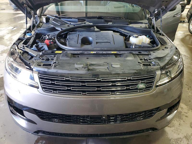 2025 Land Rover Range Rover Sport se