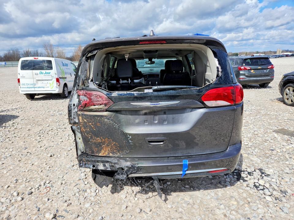 2019 Chrysler Pacifica Touring l