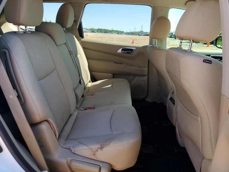 2017 Nissan Pathfinder sv
