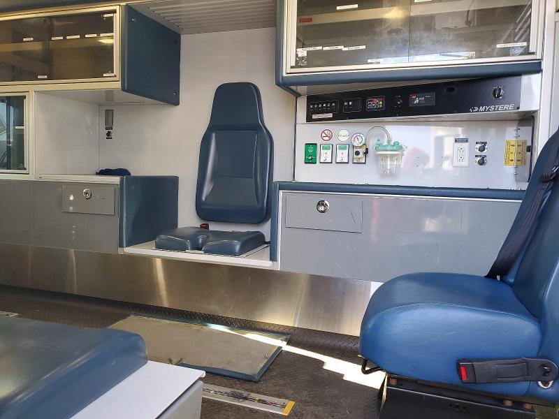 2015 Ford Econoline E450 Super Duty Cutaway Van