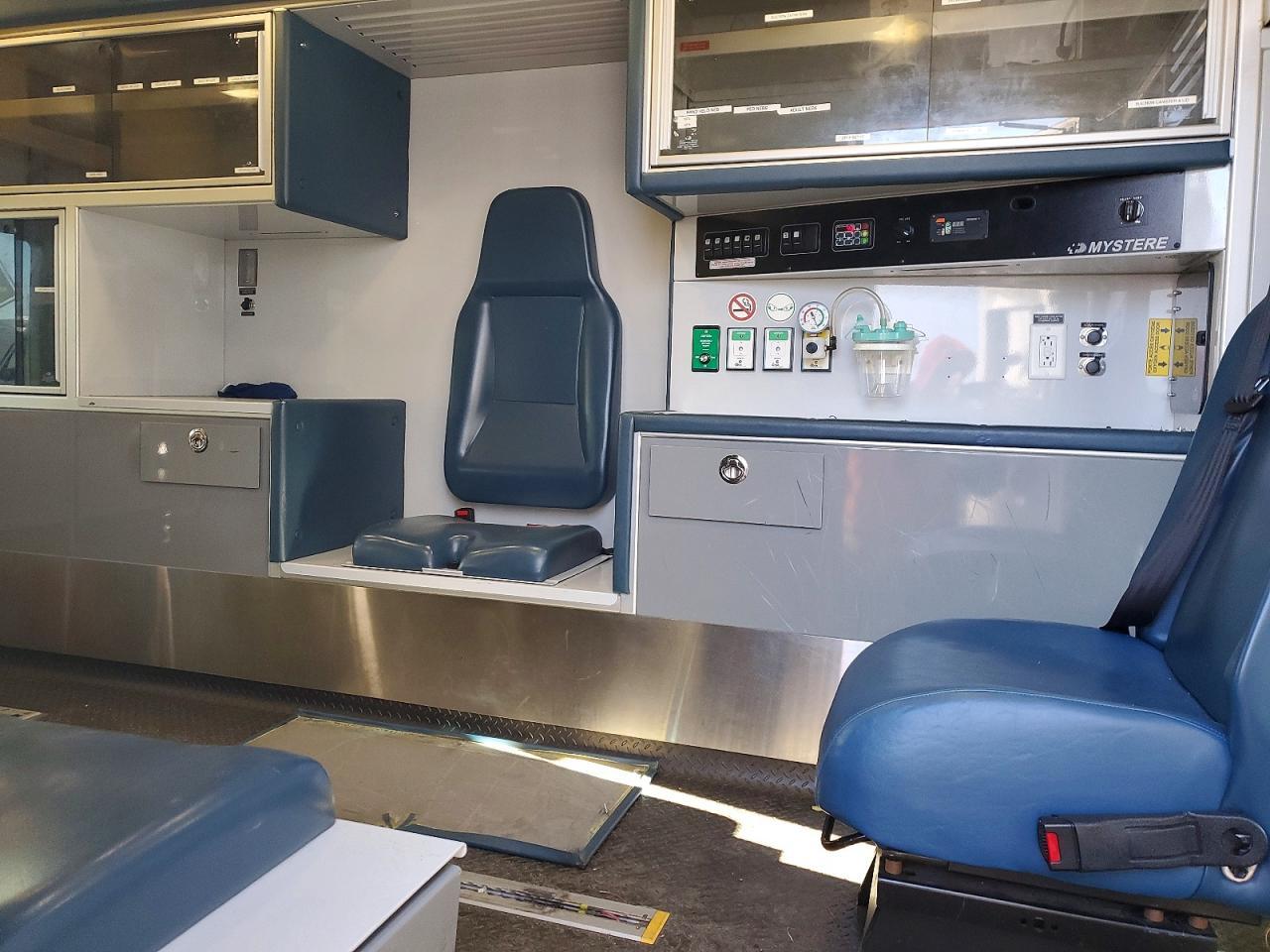 2015 Ford Econoline E450 Super Duty Cutaway Van