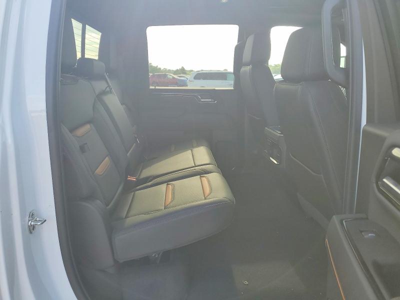 2025 GMC Sierra K2500 AT4