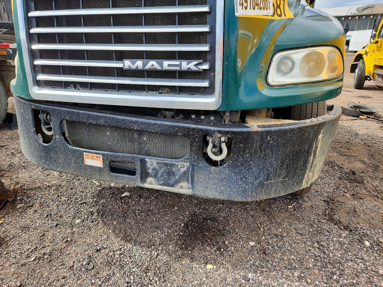 2017 Mack CXU612 Semi Truck
