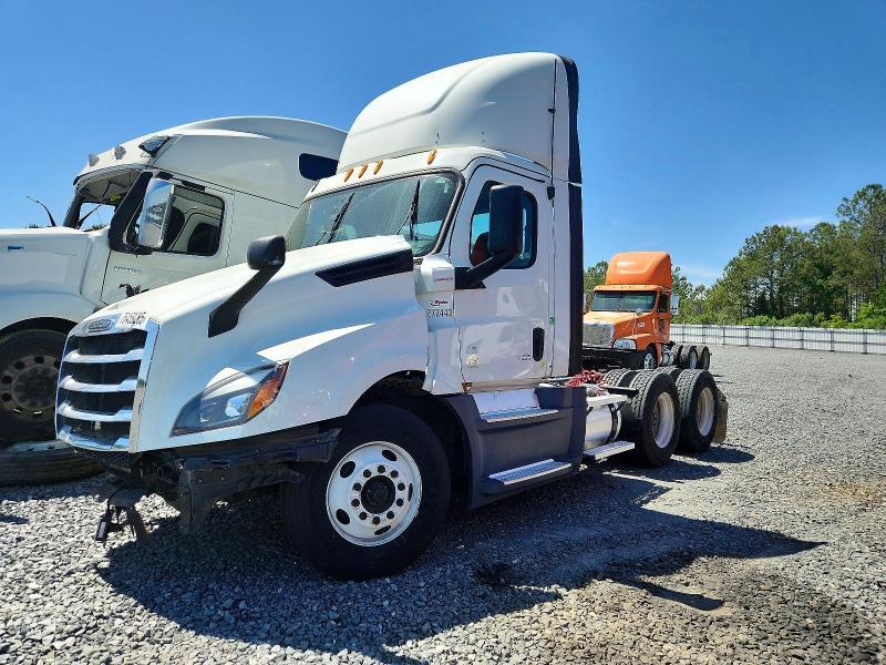 2020 Freightliner Cascadia 126 Semi Truck