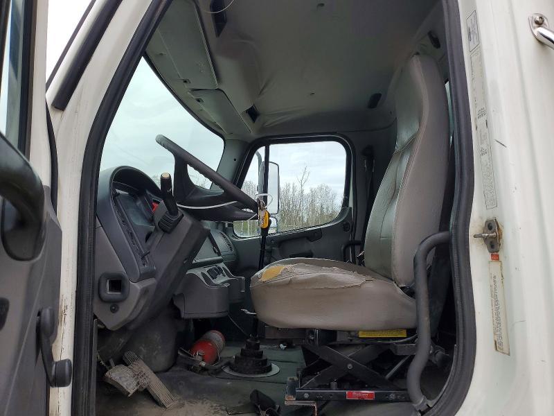 2004 Freigliner 2004 Freightliner Business Class M2 BOX Truck