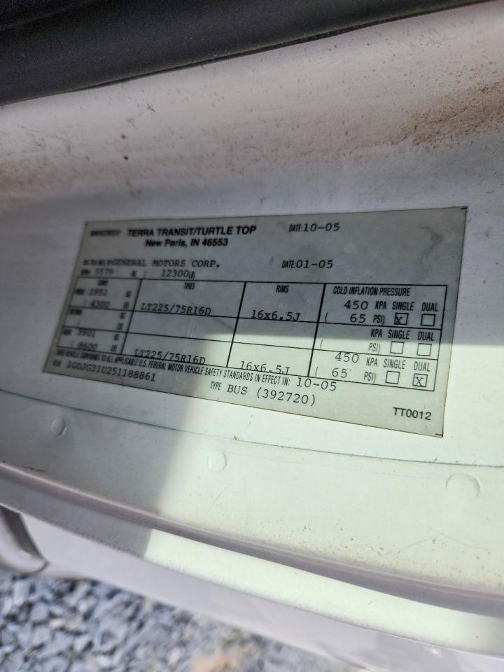 2005 Tilhulp 2005 GMC Savana Shuttle Bus