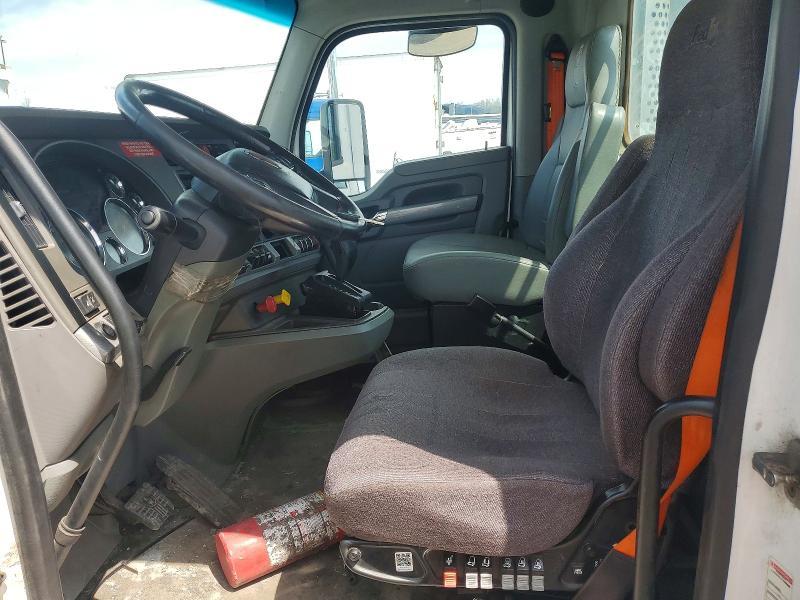 2016 Kenworth T680 Semi Truck