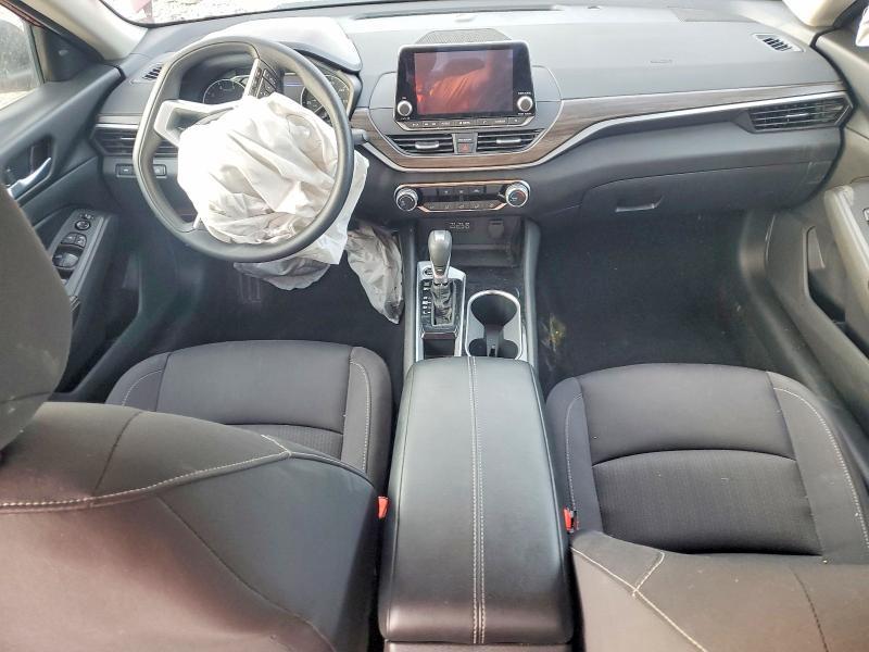 2024 Nissan Altima sv