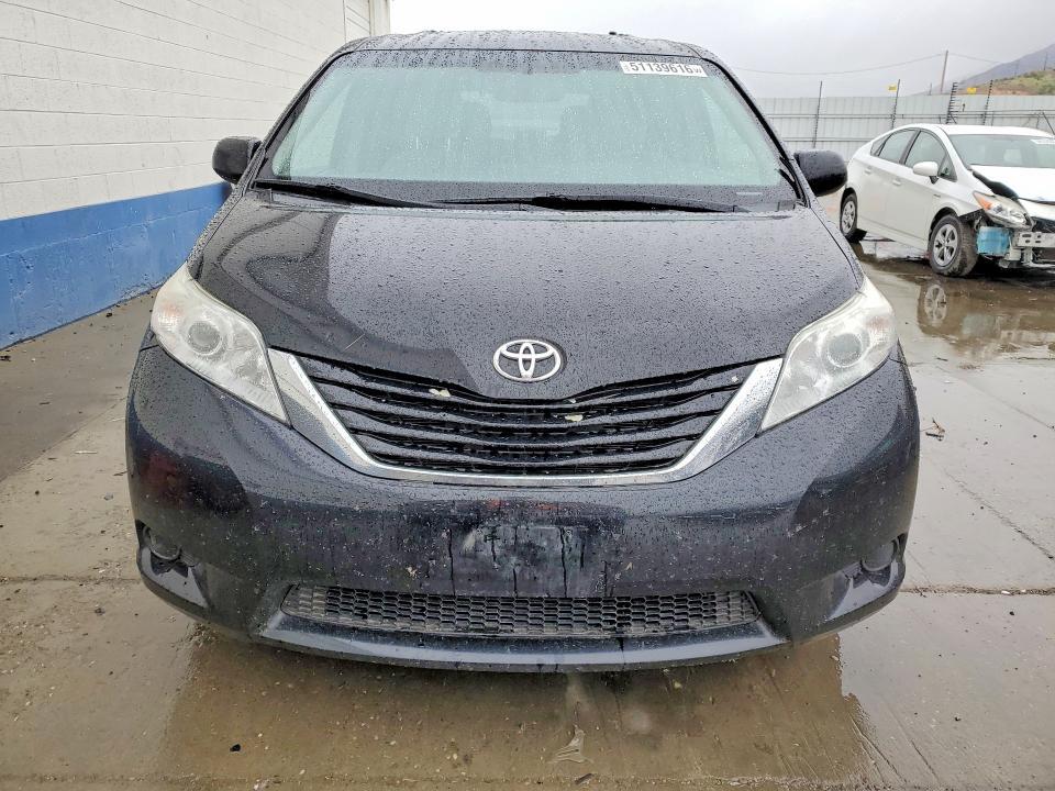 2016 Toyota Sienna le