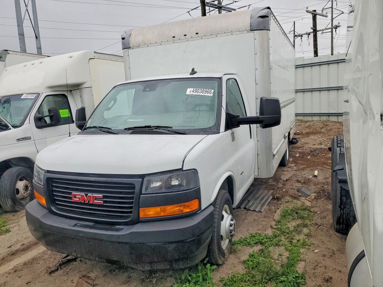 2022 GMC Savana CUT-BOX Truck