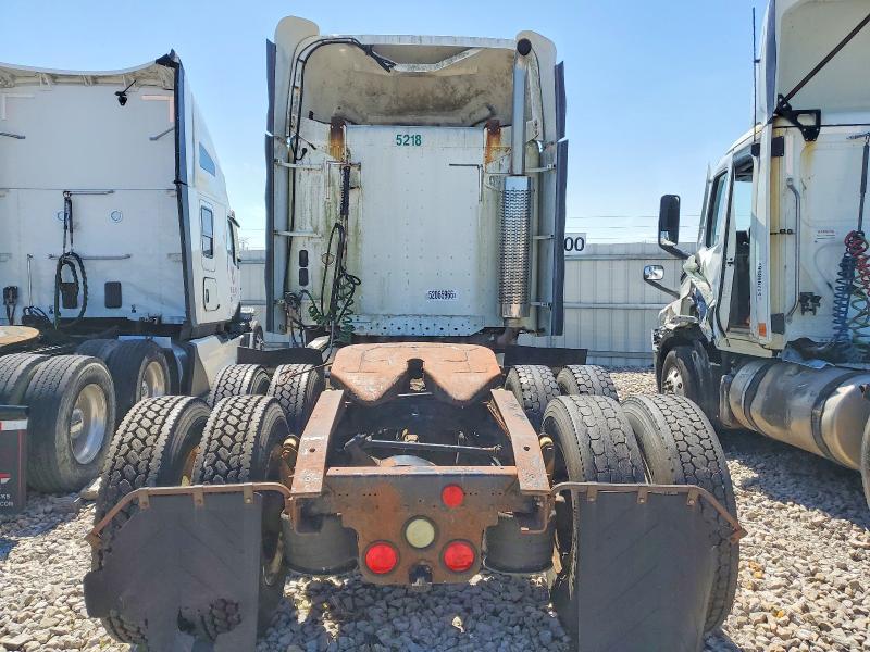 2004 Freigliner 2004 Freightliner CST120 Semi Truck