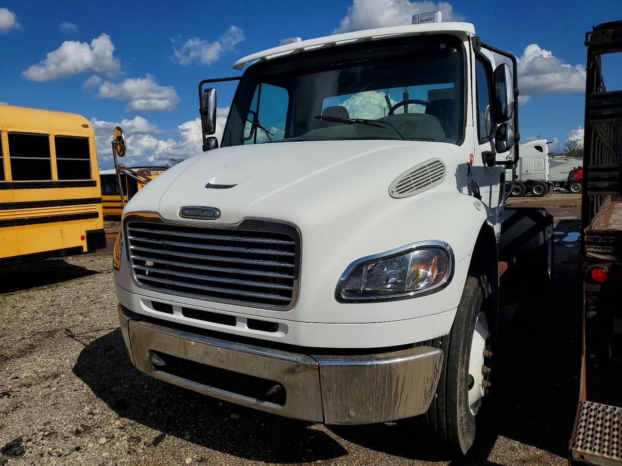 2009 Freigliner 2009 Freightliner Business Class M2 Semi Truck