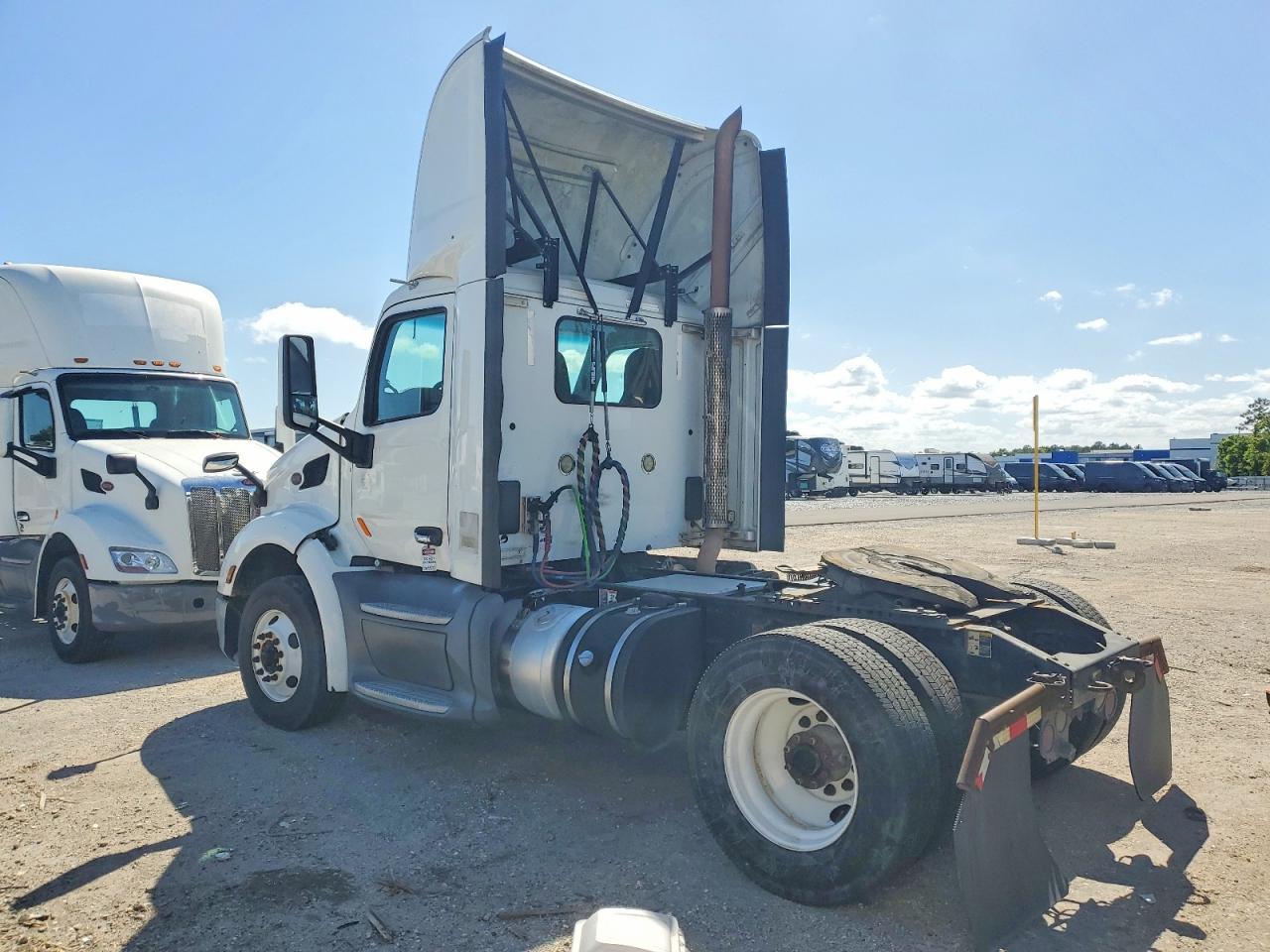 2016 Peterbilt 579 Semi Truck