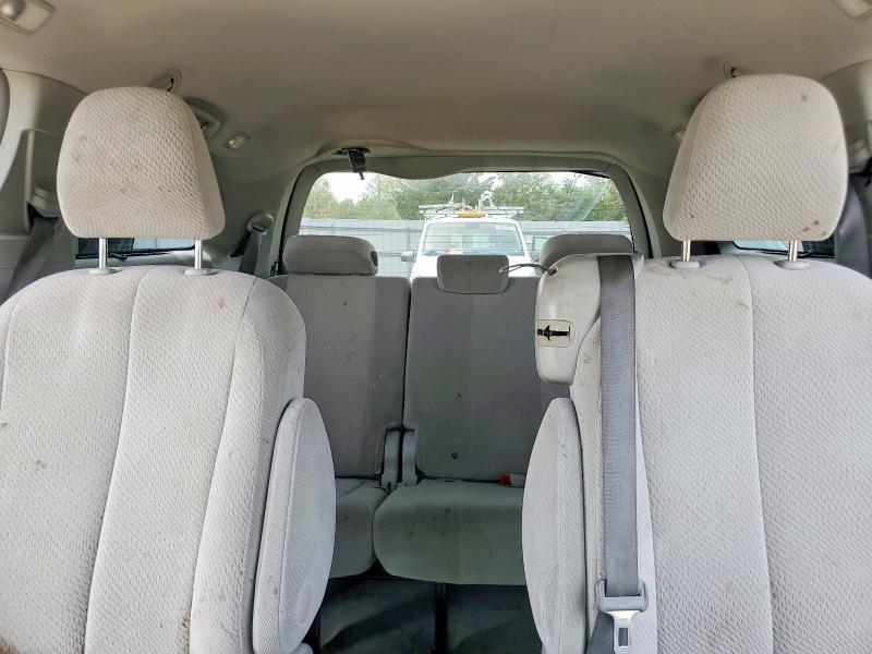 2012 Toyota Sienna le 8-passenger