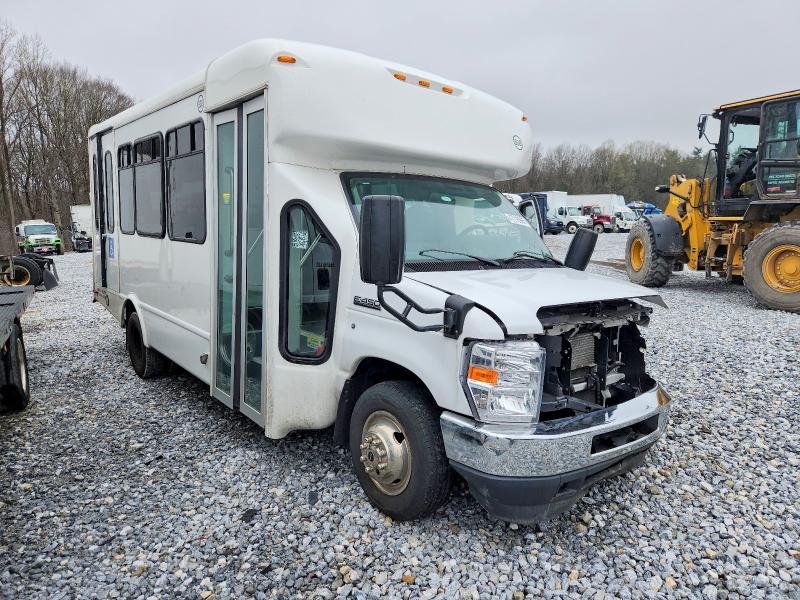 2022 Ford Econoline E450 Super Duty Cutaway Van