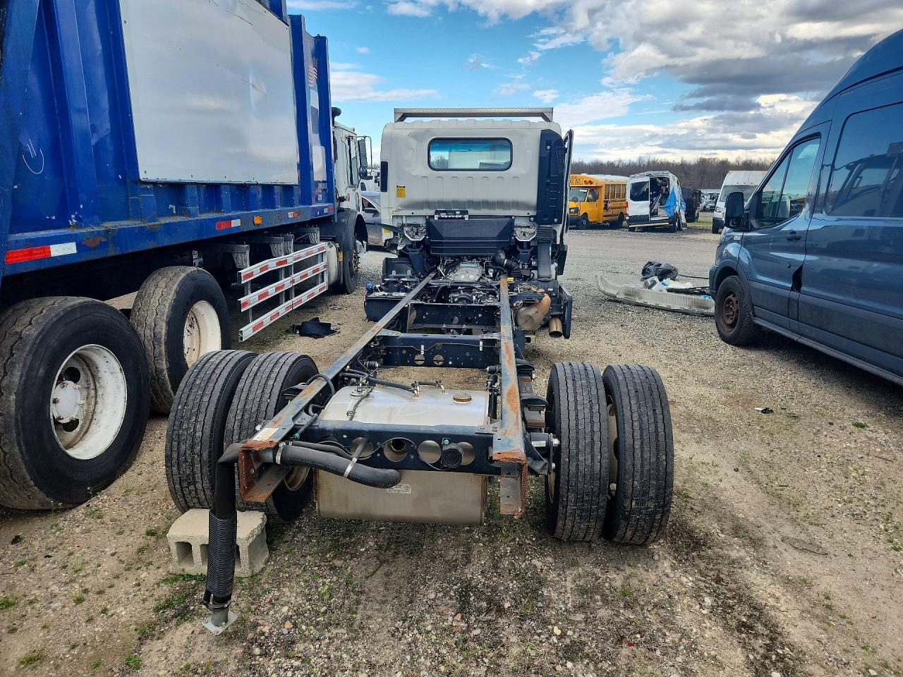 2023 Isuzu NRR