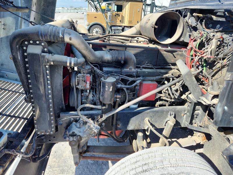 1995 Freigliner 1995 Freightliner FLD120 Semi Truck