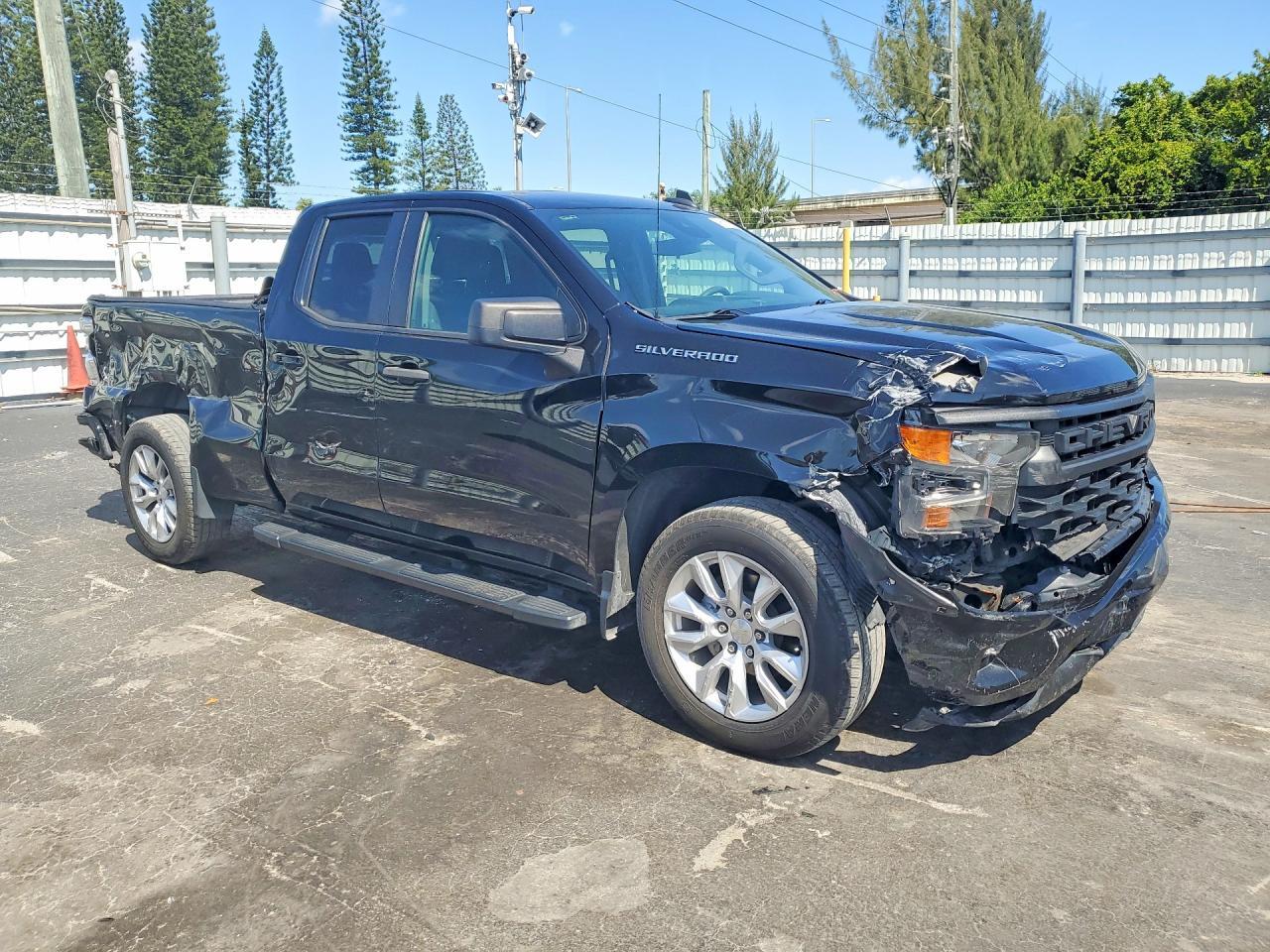 2022 Chevrolet Silverado C1500 Custom