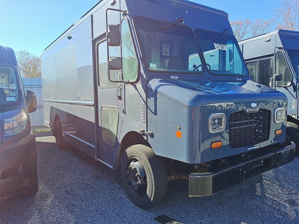 2020 Freightliner MT45G Delivery Truck