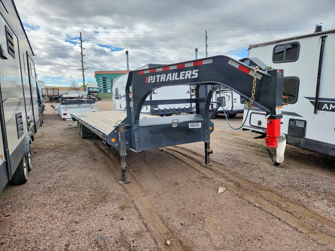 2026 PJ Gooseneck Flatbed