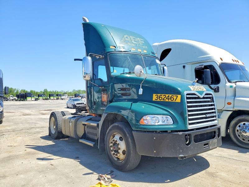 2017 Mack CXU612 Semi Truck