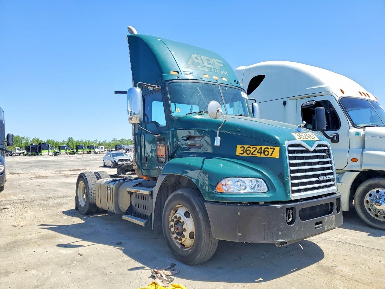 2017 Mack CXU612 Semi Truck